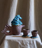 Théière et tasses Cerulean Tail I de Tülay Kulbay.
