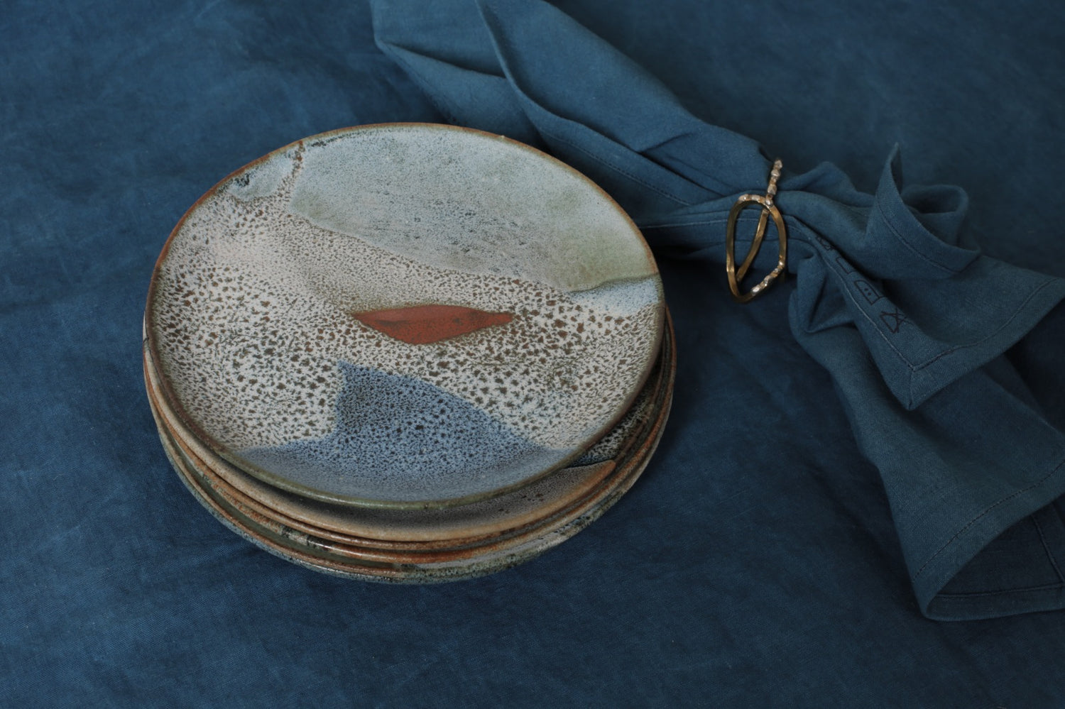 Stoneware plate by Sara Mauvilly