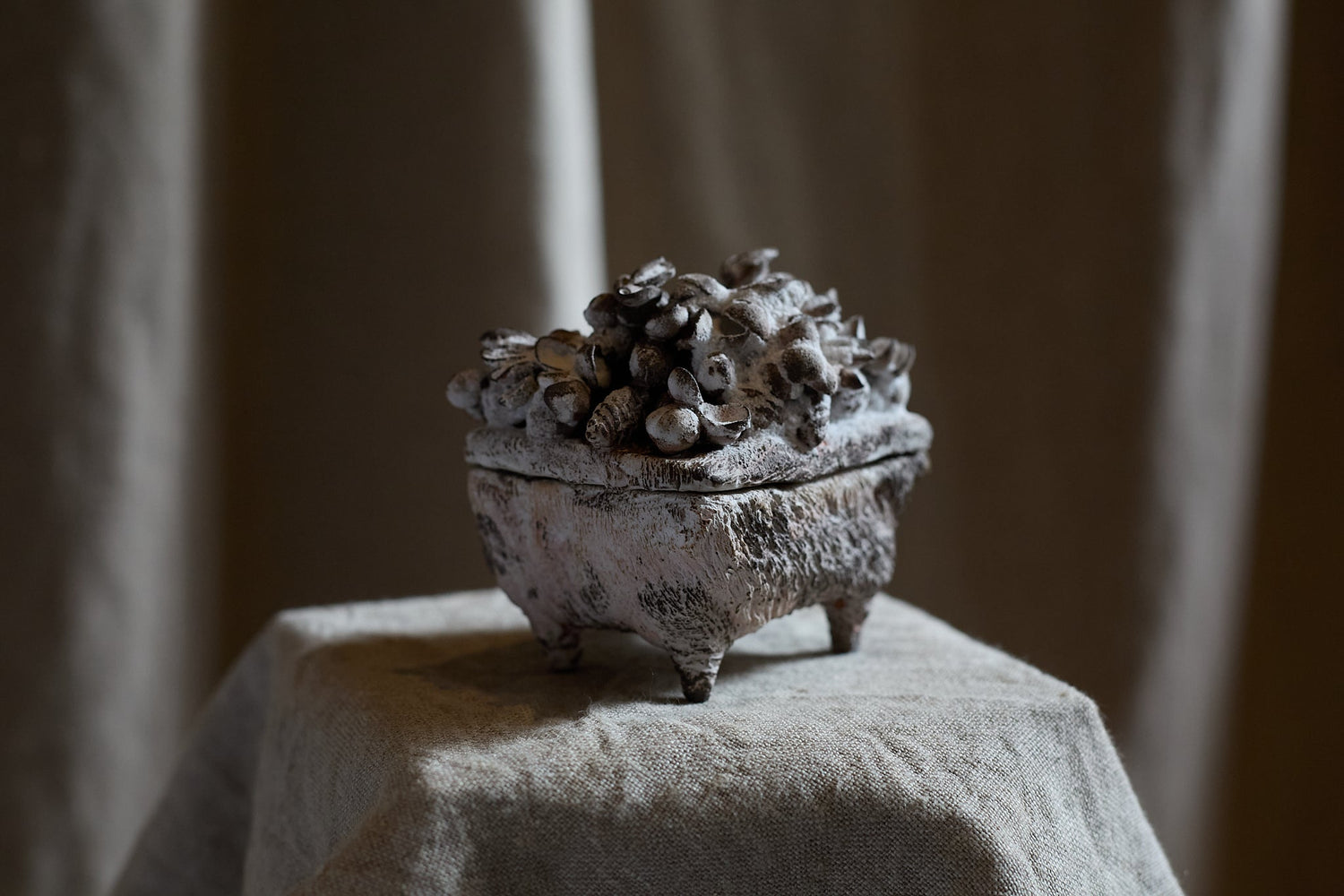 Small glazed stoneware box by Le Ruisseau  