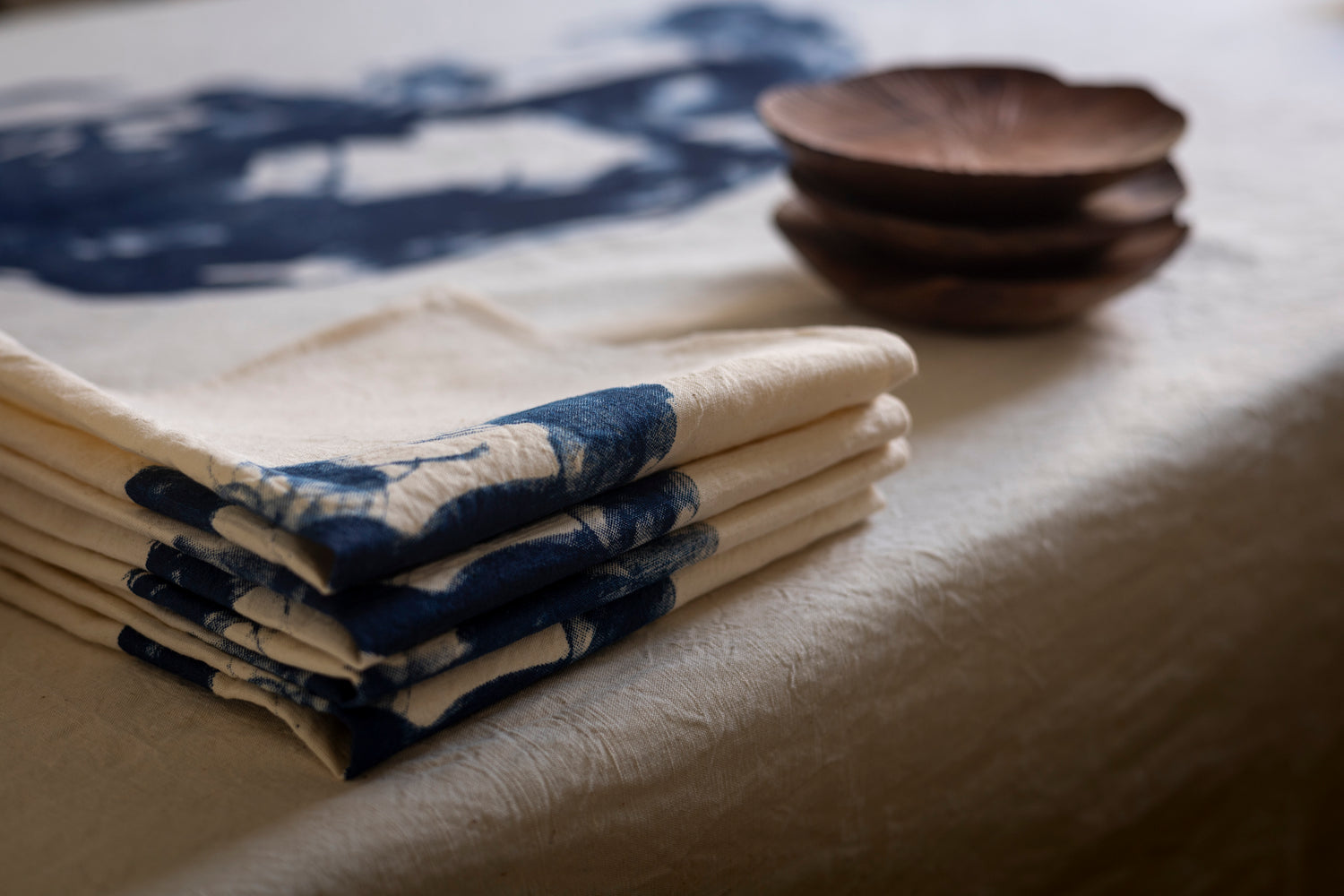 Fumée Bleue" tablecloth and 8 napkins by Safre in collaboration with l'Oeil de KO