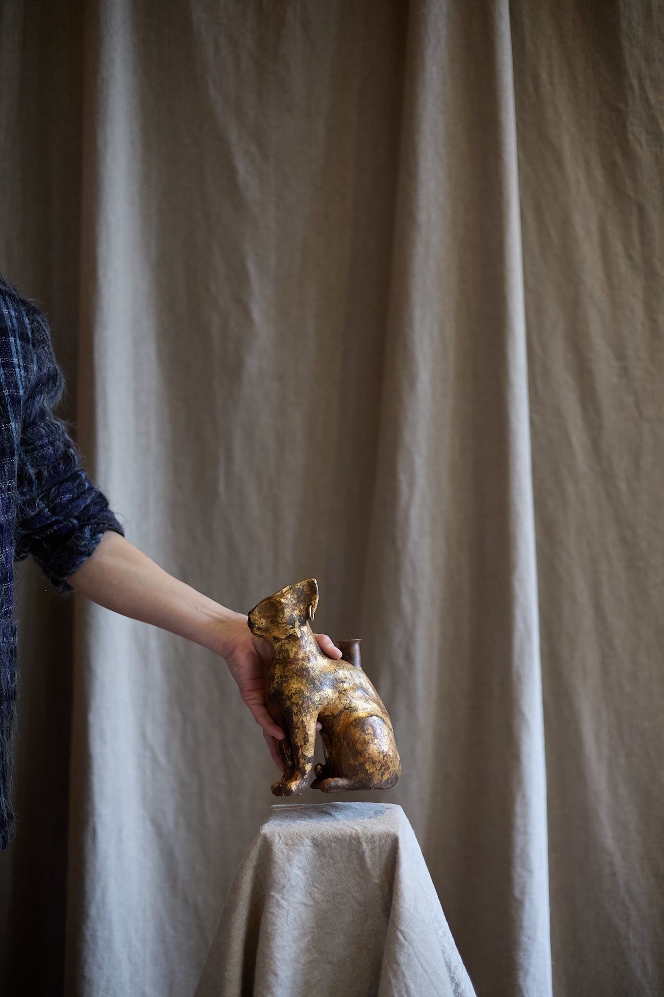 Cat candle holder by Eloïse Van der Heyden  