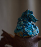 Théière et tasses Cerulean Tail I de Tülay Kulbay.