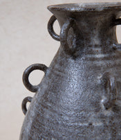 Vase Warrior Series en céramique de Han Chiao